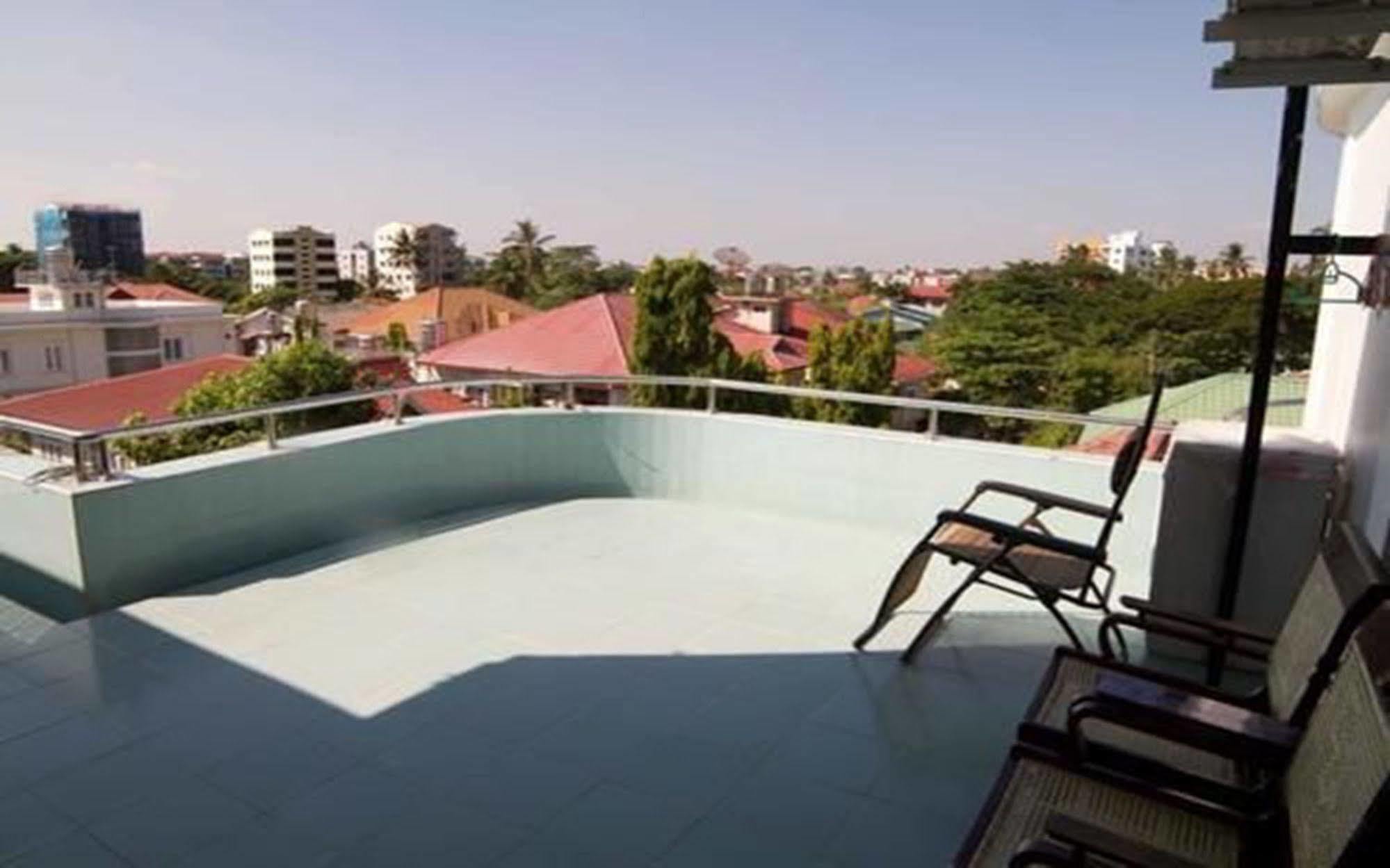 Majesty Hotel Yangon Exterior foto